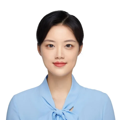 Ivy-talent-consultant-chloe-scaled-e1754512205858